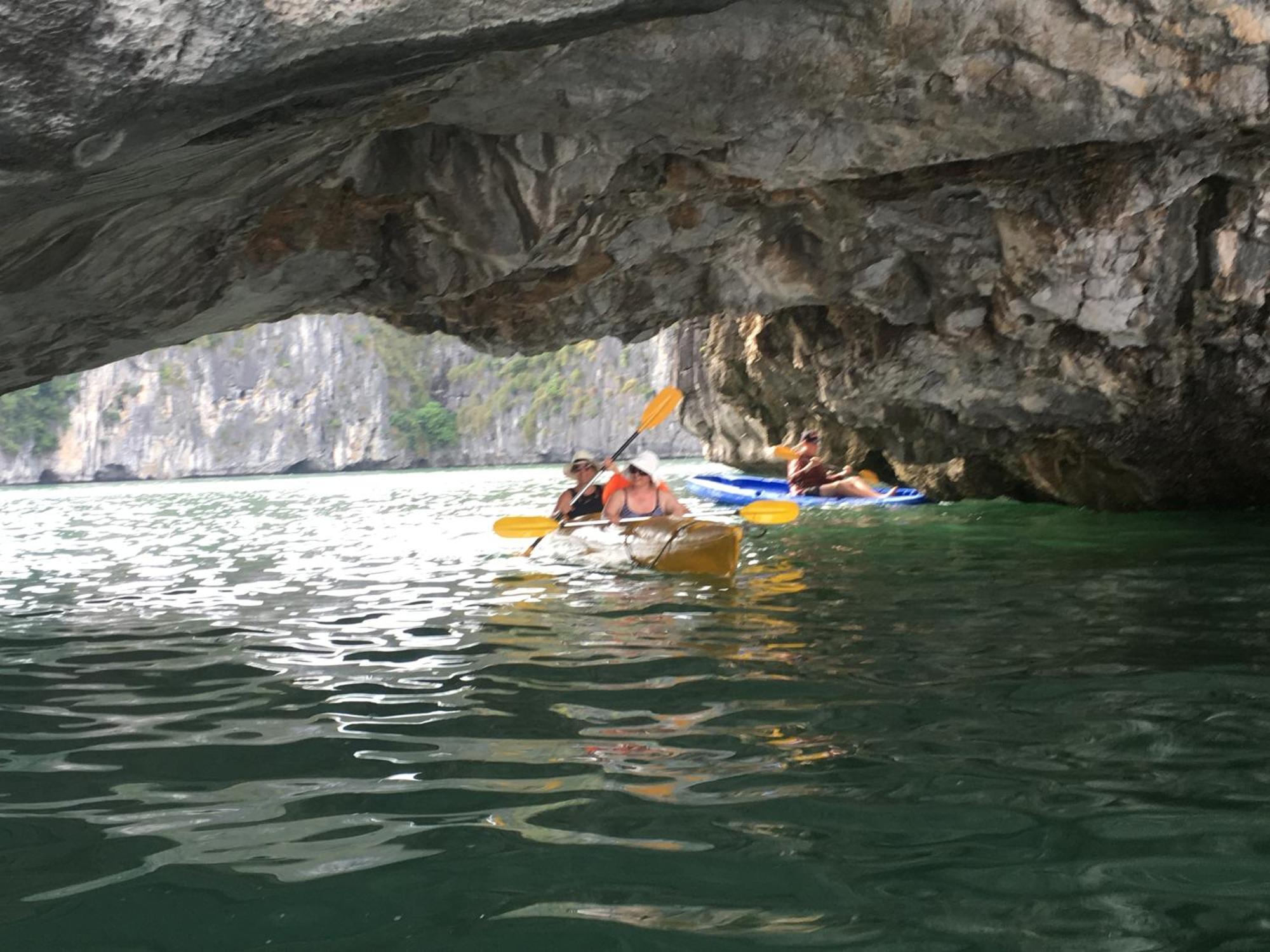Cat Ba Bay Cruises Hotel Dong Khe Sau Екстериор снимка